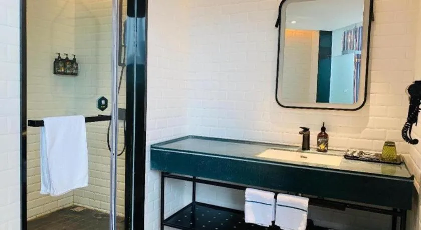 Premier City Comfort Hotel Wuhan Yellow Crane Shouyi Road Metro Station