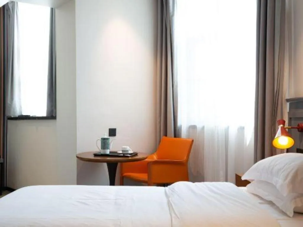 Bed in Premier City Comfort Hotel Wuhan Yellow Crane Shouyi Road Metro Station