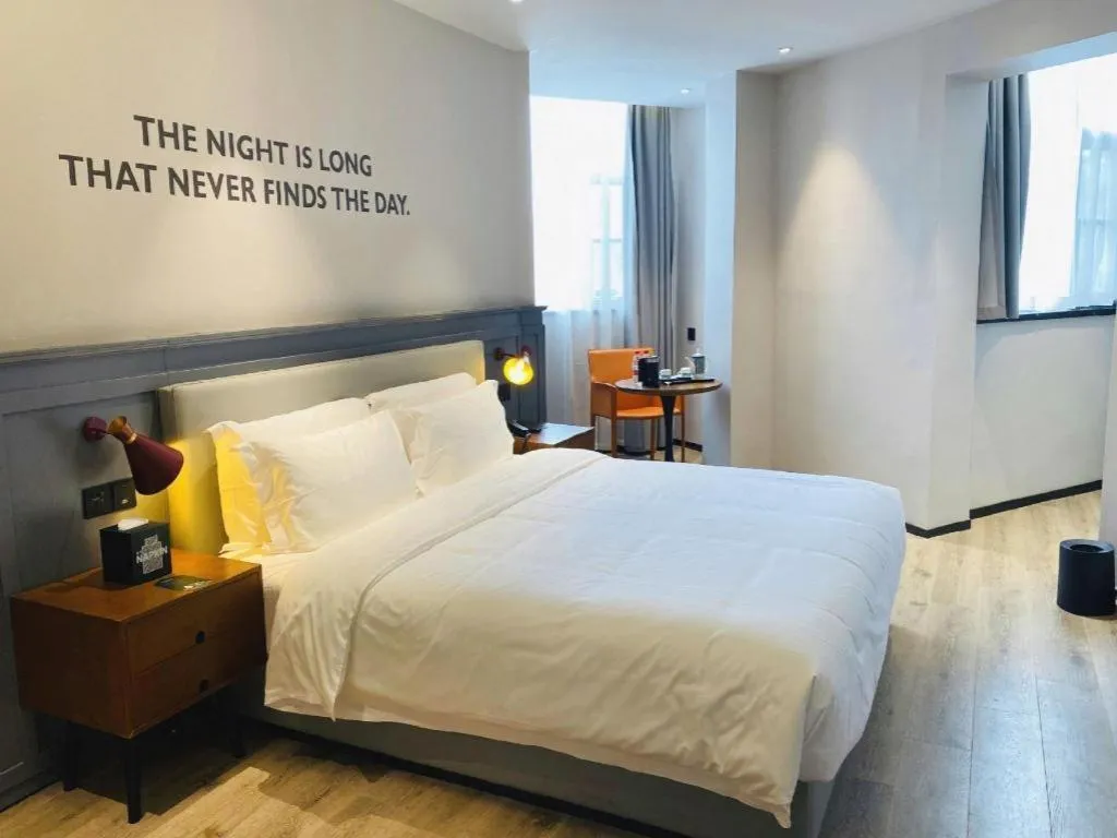 Bed in Premier City Comfort Hotel Wuhan Yellow Crane Shouyi Road Metro Station