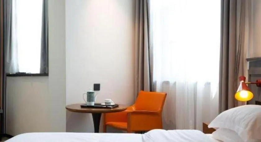 Bed in Premier City Comfort Hotel Wuhan Yellow Crane Shouyi Road Metro Station