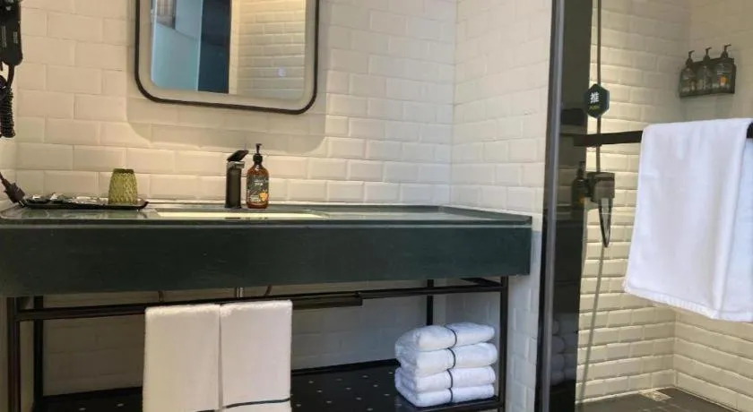 Premier City Comfort Hotel Wuhan Yellow Crane Shouyi Road Metro Station