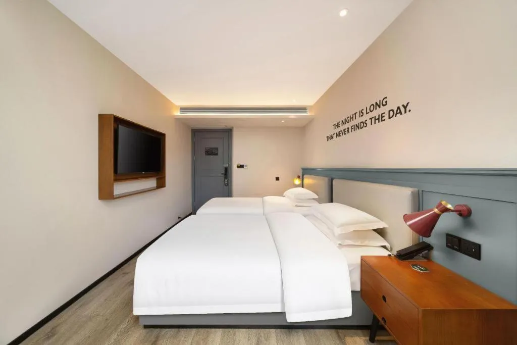 Bed in Premier City Comfort Hotel Wuhan Yellow Crane Shouyi Road Metro Station
