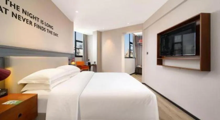 Bed in Premier City Comfort Hotel Wuhan Yellow Crane Shouyi Road Metro Station