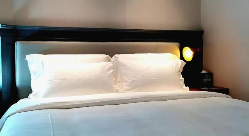 Bed in Premier City Comfort Hotel Wuhan Yellow Crane Shouyi Road Metro Station