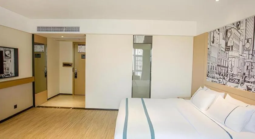 Bed in City Comfort Inn Yangxin High-speed Railway Station