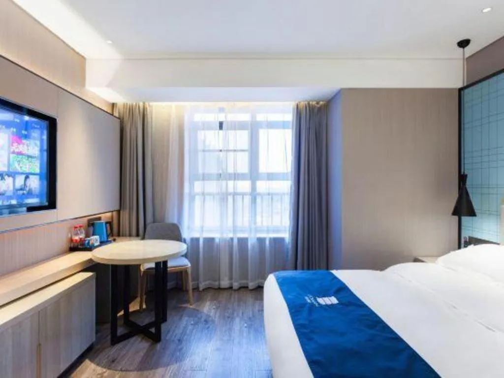 Bed in Echarm Hotel Suzhou Shengze Oriental Extile City