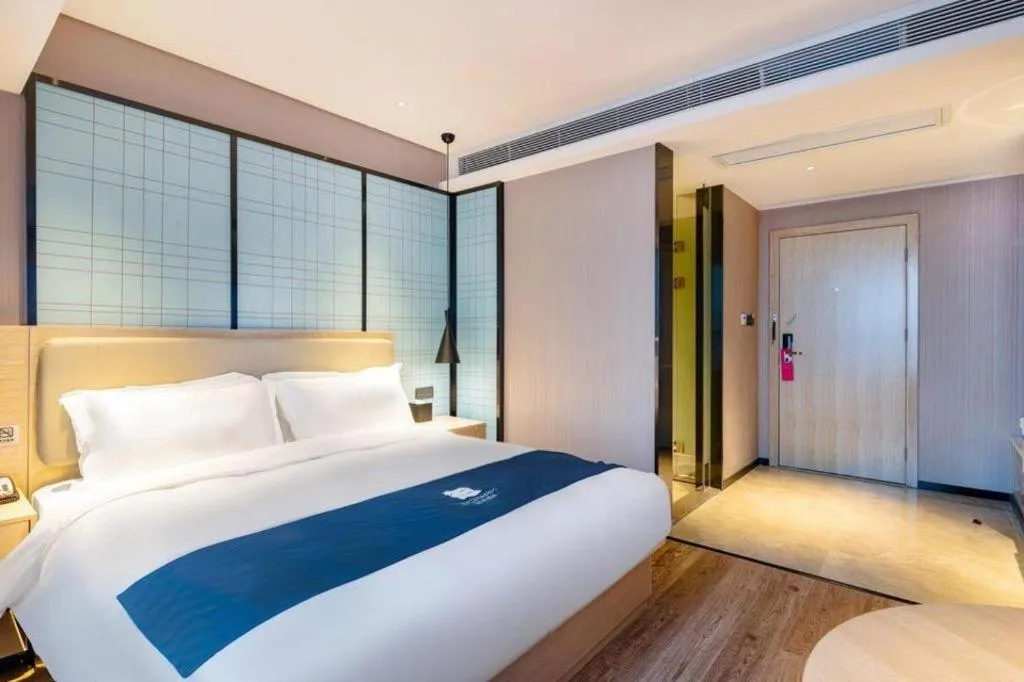 Bed in Echarm Hotel Suzhou Shengze Oriental Extile City
