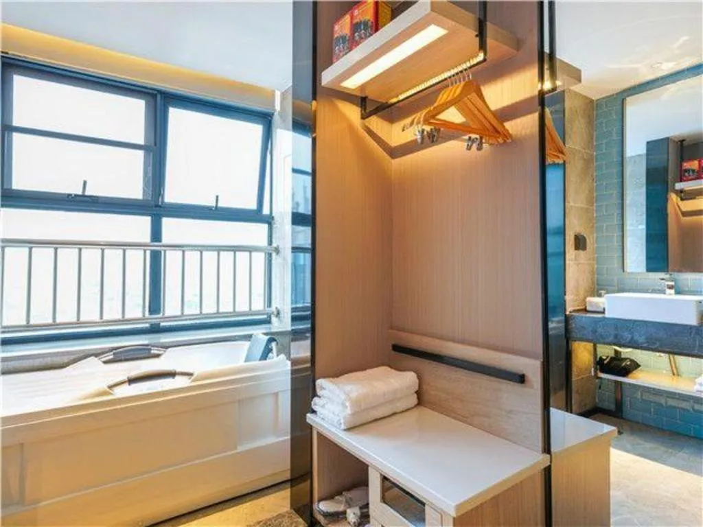 Bed in Echarm Hotel Suzhou Shengze Oriental Extile City