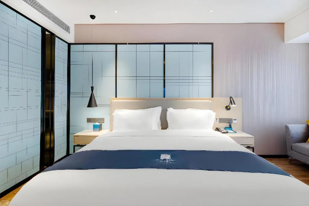 Bed in Echarm Hotel Suzhou Shengze Oriental Extile City