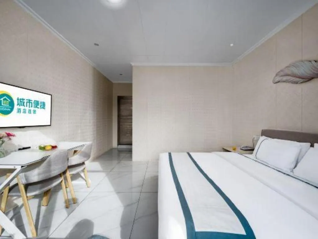 Bed in City Comfort Inn Shaoguan Biguiyuan Phoenix City Gold Village