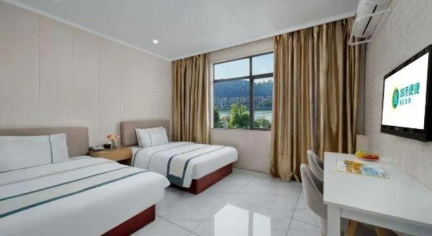 Bed in City Comfort Inn Shaoguan Biguiyuan Phoenix City Gold Village