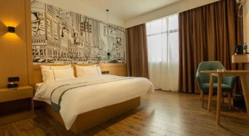 Bed in City Comfort Inn Shaoguan Biguiyuan Phoenix City Gold Village