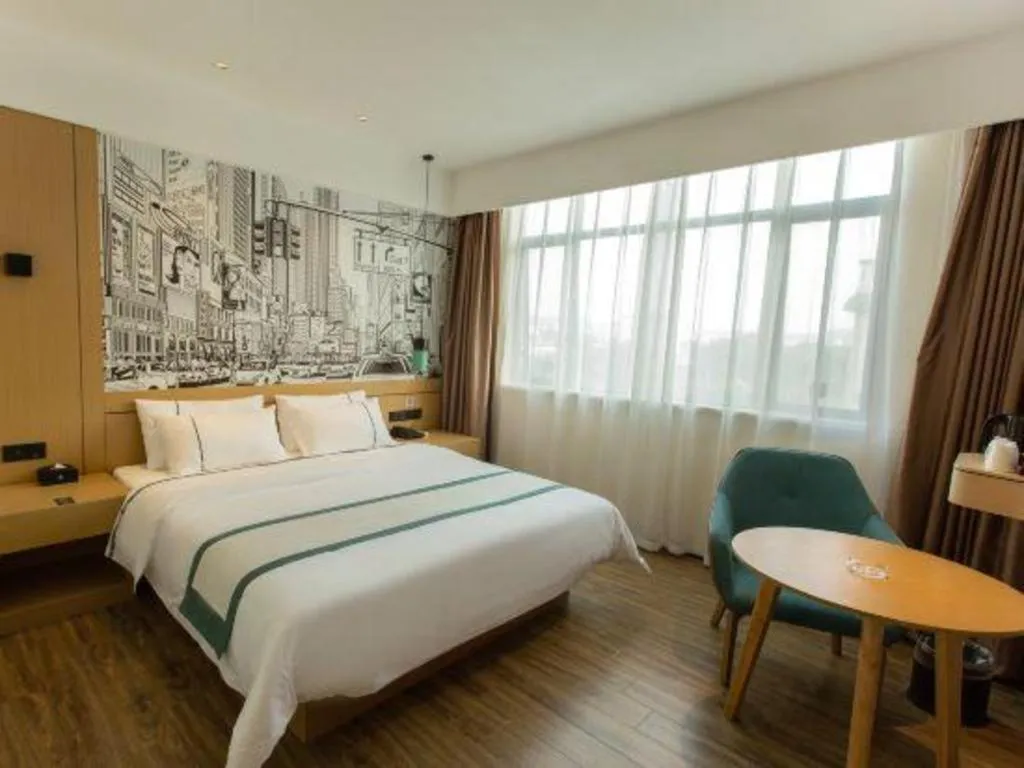 Bed in City Comfort Inn Shaoguan Biguiyuan Phoenix City Gold Village