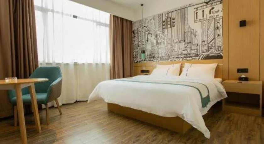 Bed in City Comfort Inn Shaoguan Biguiyuan Phoenix City Gold Village