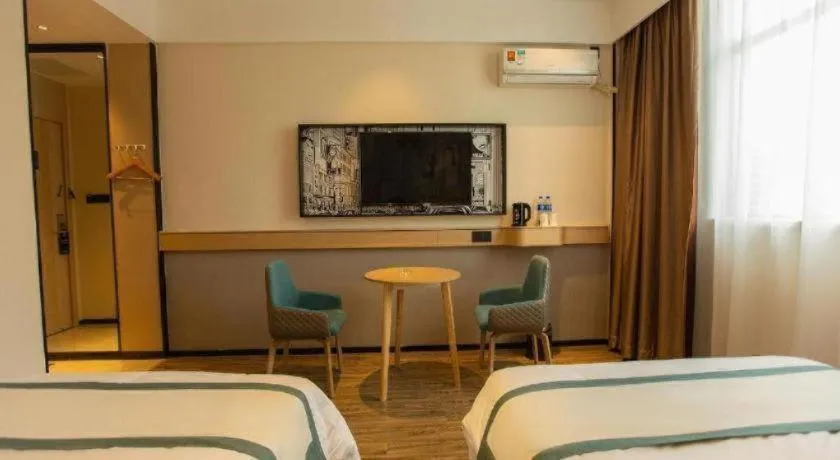 Bed in City Comfort Inn Shaoguan Biguiyuan Phoenix City Gold Village