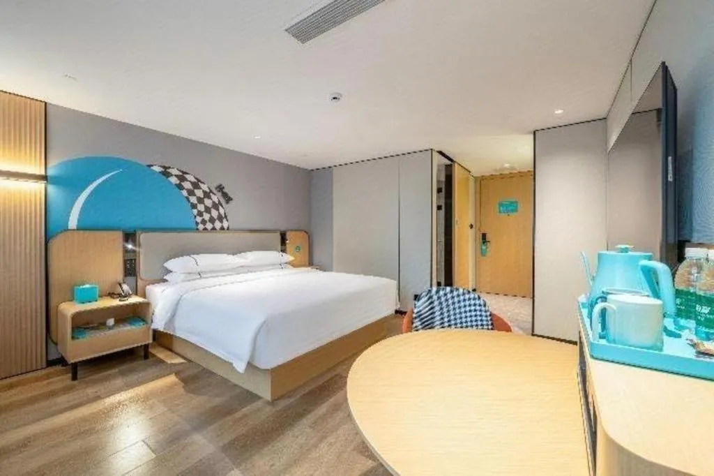 Bed in City Comfort Inn Shaoguan Biguiyuan Phoenix City Gold Village