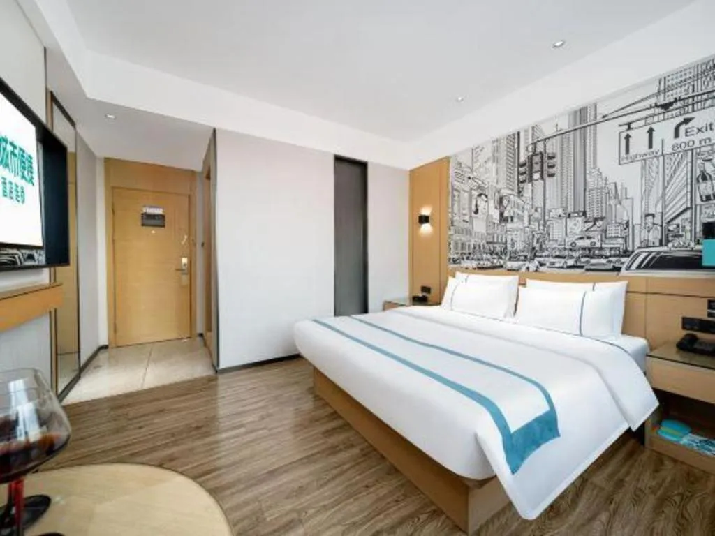 Bed in City Comfort Inn Shaoguan Biguiyuan Phoenix City Gold Village