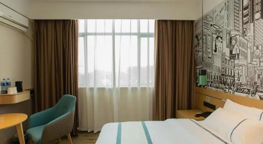 Bed in City Comfort Inn Shaoguan Biguiyuan Phoenix City Gold Village