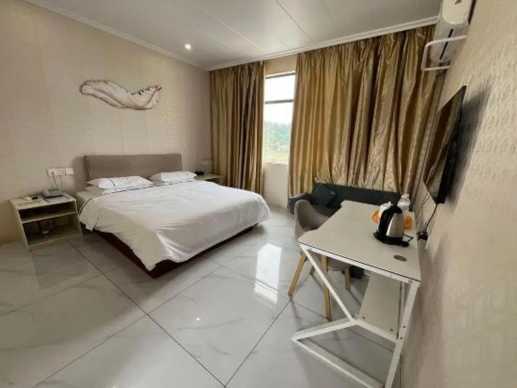 Bed in City Comfort Inn Shaoguan Biguiyuan Phoenix City Gold Village