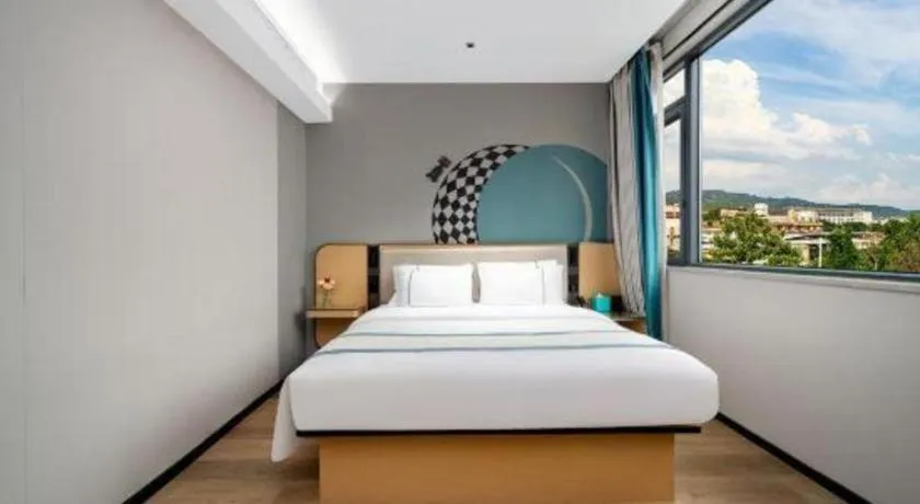 Bed in City Comfort Inn Shaoguan Biguiyuan Phoenix City Gold Village