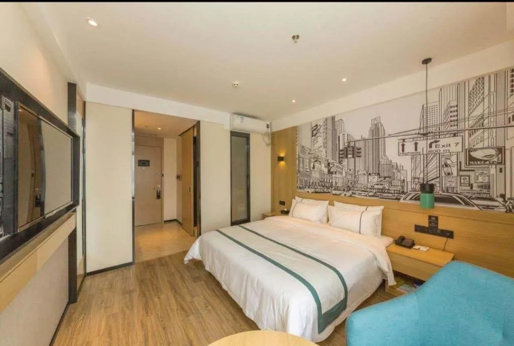 Bed in City Comfort Inn Shaoguan Biguiyuan Phoenix City Gold Village