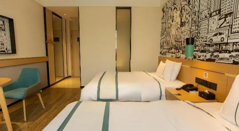 Bed in City Comfort Inn Shaoguan Biguiyuan Phoenix City Gold Village