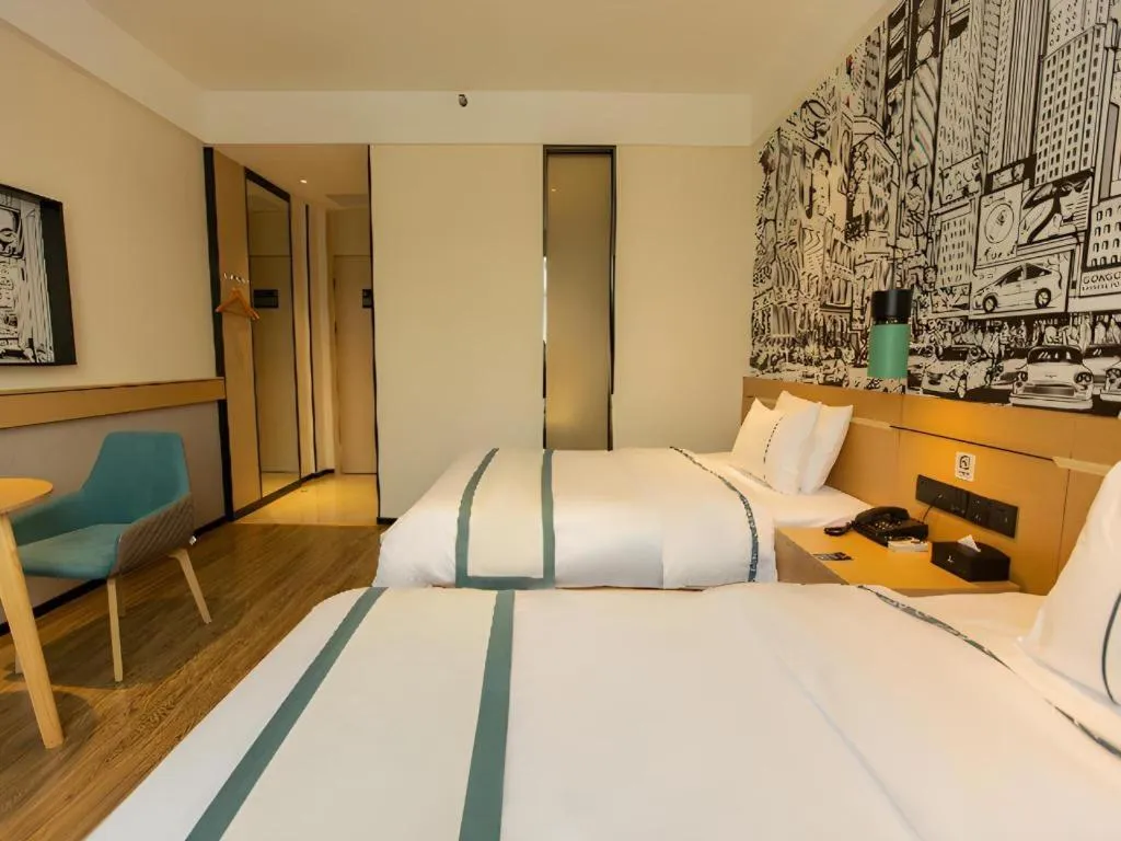 Bed in City Comfort Inn Shaoguan Biguiyuan Phoenix City Gold Village
