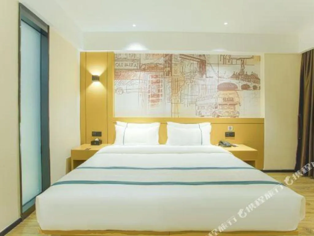 Bed in City Comfort Inn Wuzhou Sun Plaza Wanda