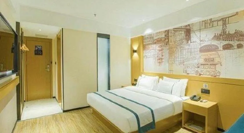 Bed in City Comfort Inn Wuzhou Sun Plaza Wanda