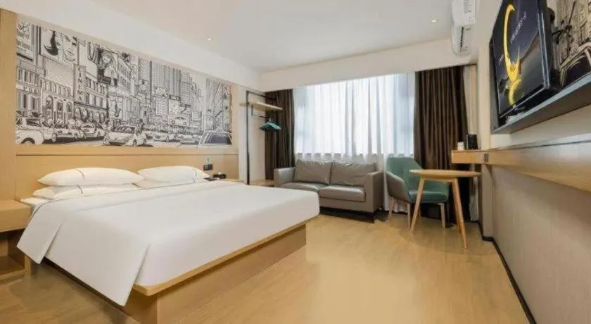 Bed in City Comfort Inn Wuzhou Sun Plaza Wanda