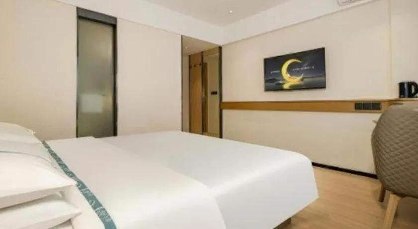 Bed in City Comfort Inn Wuzhou Sun Plaza Wanda