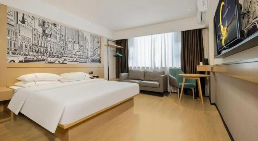Bed in City Comfort Inn Wuzhou Sun Plaza Wanda