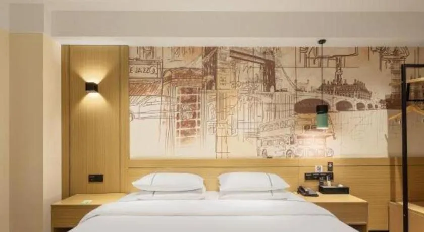 Bed in City Comfort Inn Wuzhou Sun Plaza Wanda