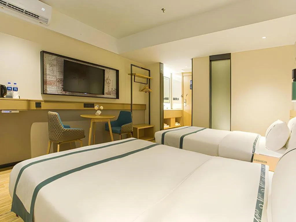 Bed in City Comfort Inn Wuzhou Sun Plaza Wanda