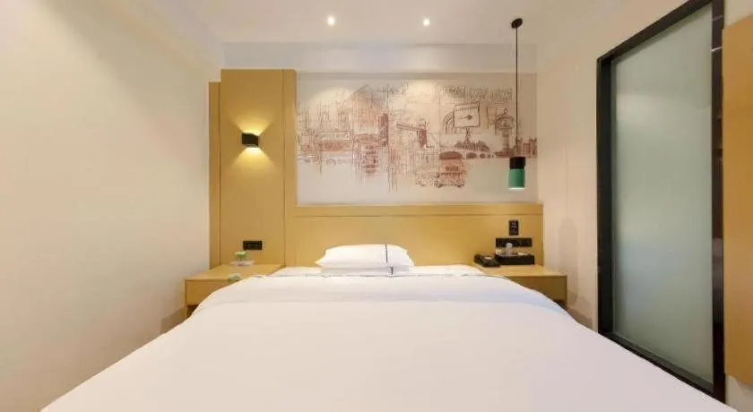 Bed in City Comfort Inn Huaihua East Station