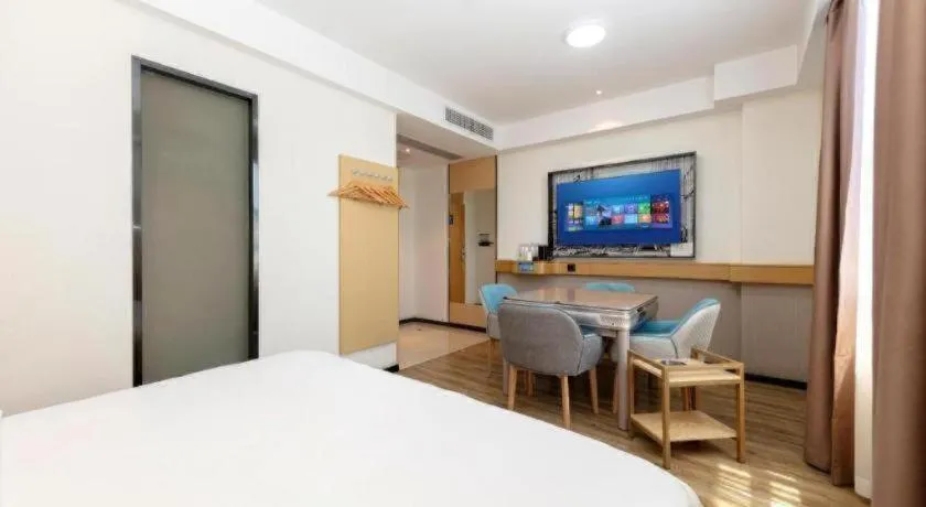 Bed in City Comfort Inn Huaihua East Station