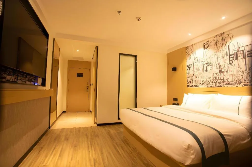 Bed in City Comfort Inn Huaihua East Station