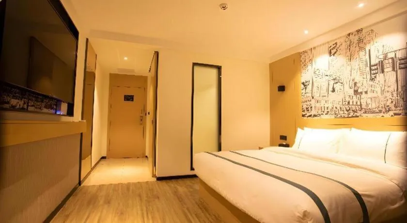 Bed in City Comfort Inn Huaihua East Station