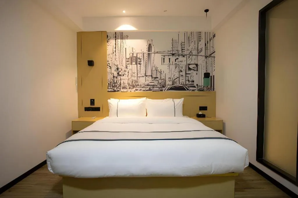 Bed in City Comfort Inn Huaihua East Station