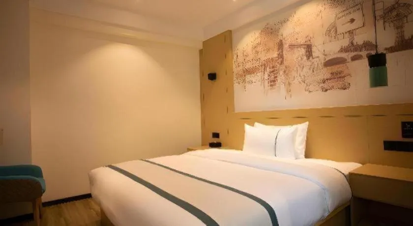 Bed in City Comfort Inn Huaihua East Station
