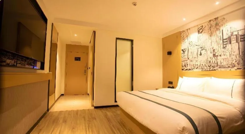 Bed in City Comfort Inn Huaihua East Station