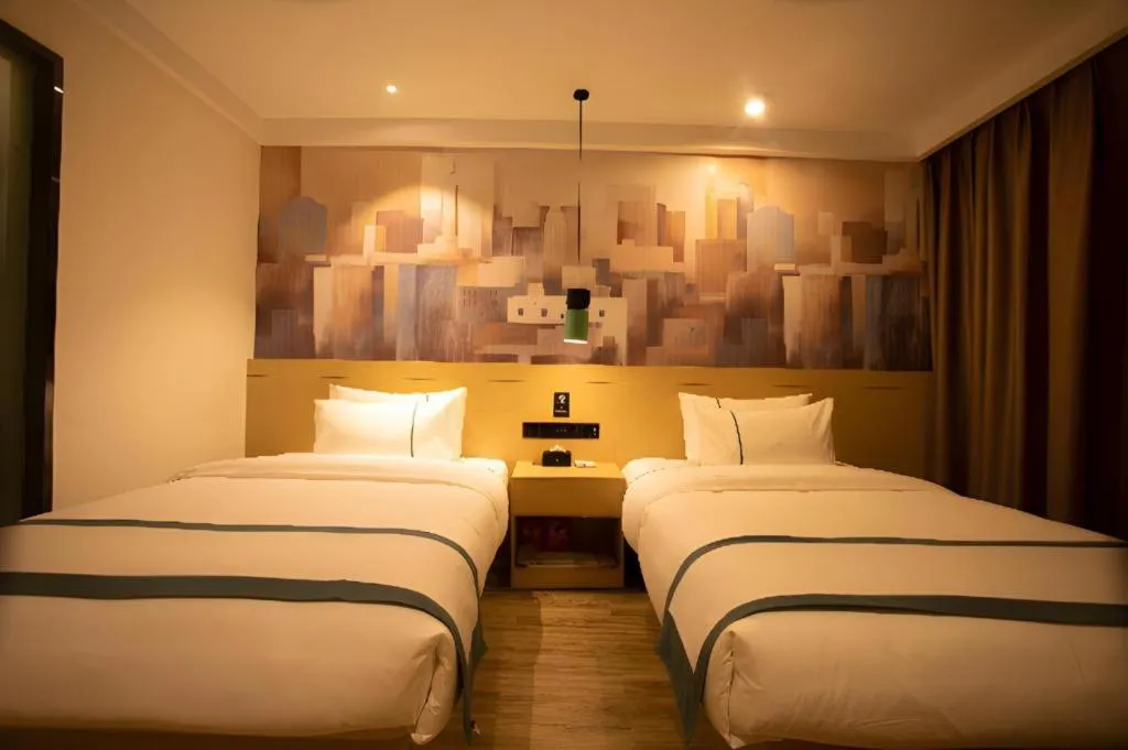 Bed in City Comfort Inn Huaihua East Station