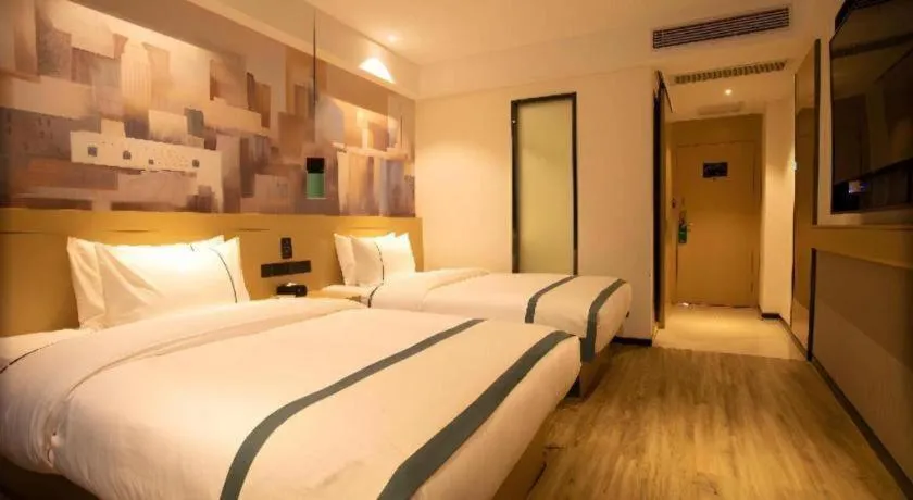 Bed in City Comfort Inn Huaihua East Station