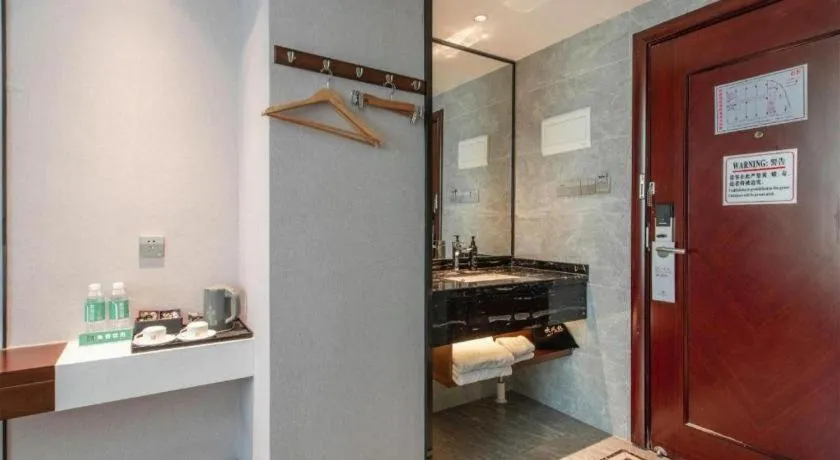 Borrman Hotel Yunfu Xinxing County Bus Station