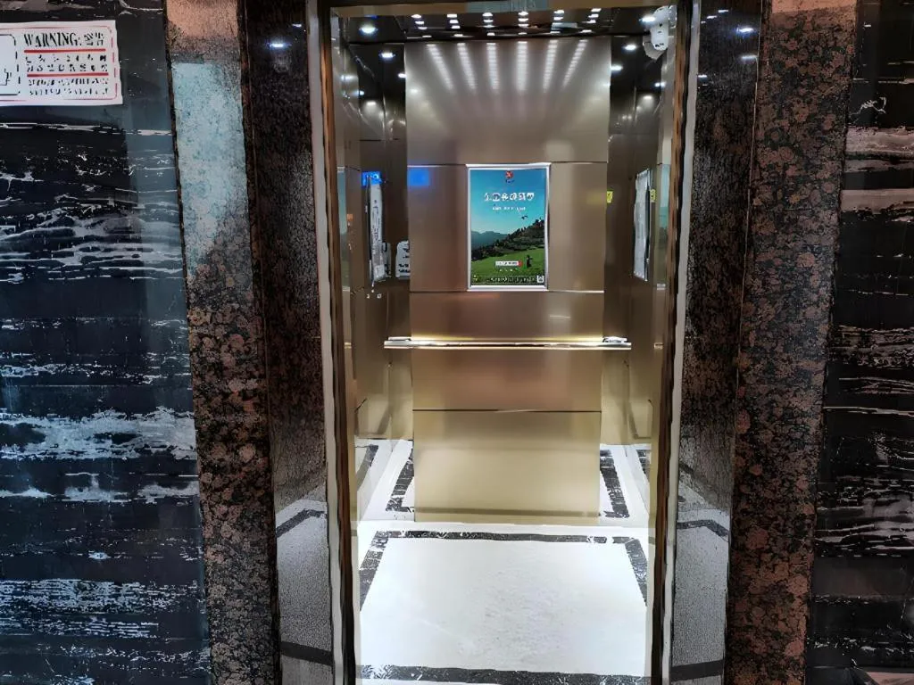 Borrman Hotel Yunfu Xinxing County Bus Station