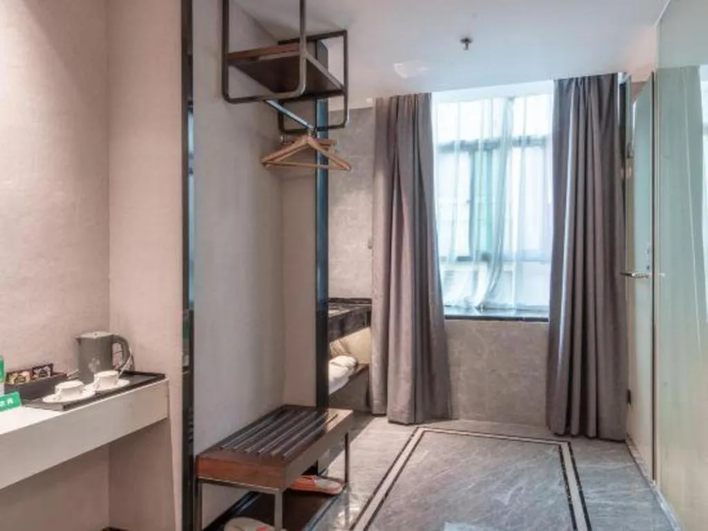 Borrman Hotel Yunfu Xinxing County Bus Station