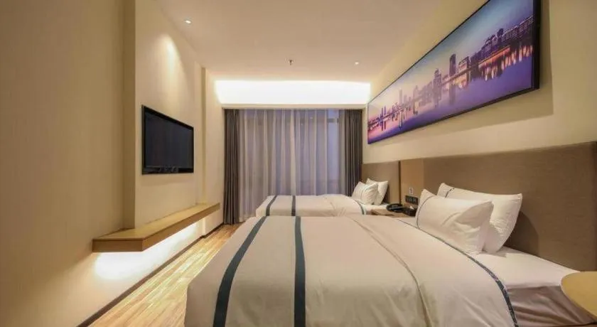 Bed in City Comfort Inn Wuhan Optics Valley Technology Exhibition Center