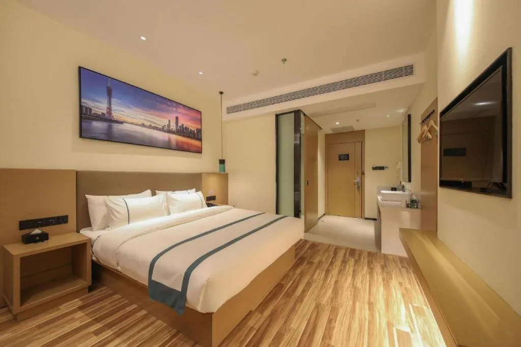 Bed in City Comfort Inn Wuhan Optics Valley Technology Exhibition Center