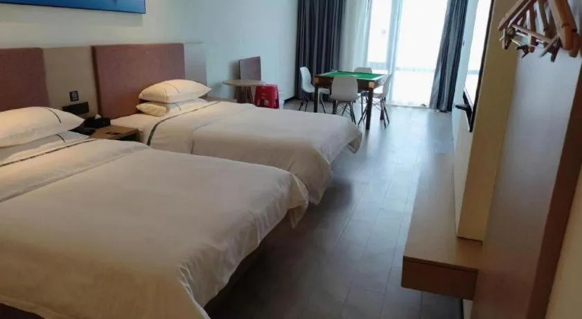 Bed in City Comfort Inn Wuhan Optics Valley Technology Exhibition Center