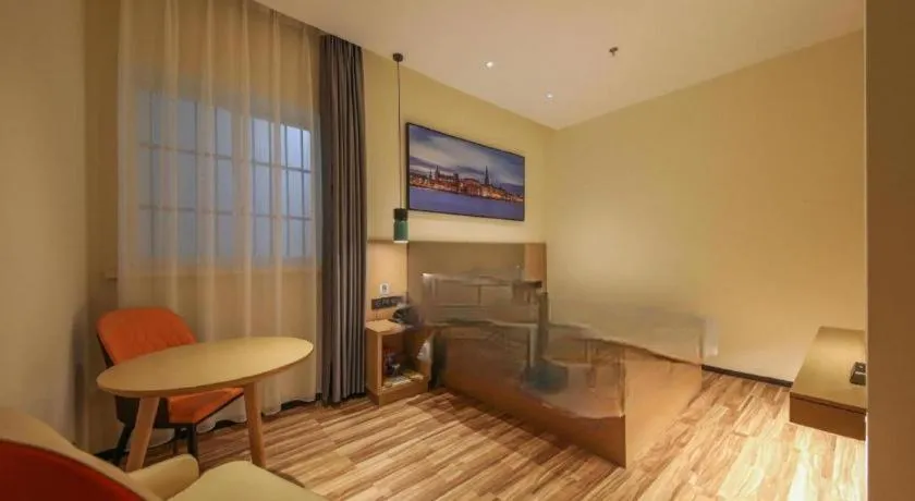 Bed in City Comfort Inn Wuhan Optics Valley Technology Exhibition Center